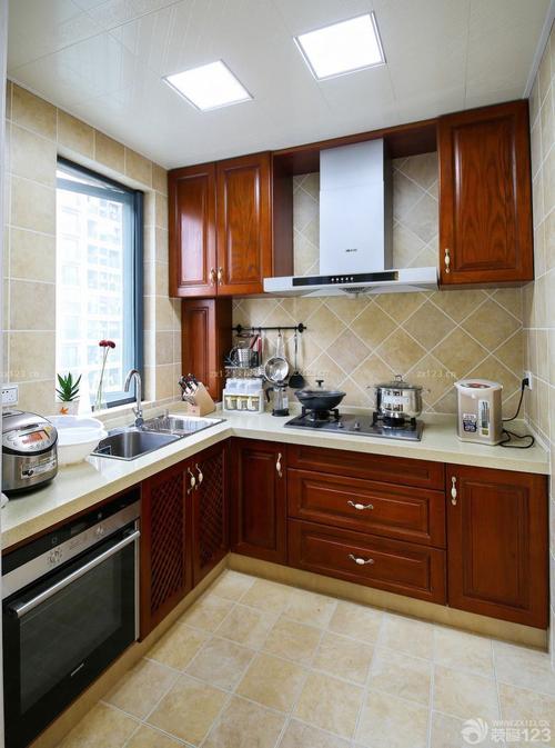 美式家装厨房整体橱柜装修效果图片