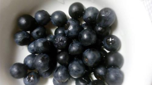 我买的蓝莓吃出来一粒一粒的有点像虫卵硬硬的
