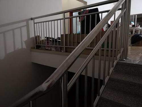 讨论大家想想主意这样的楼梯怎么封在三楼