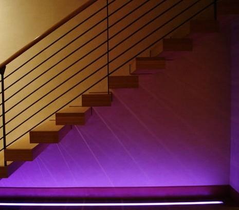 日常照明方便物件取用其实楼梯的光照设计也是射灯出现的重要场所