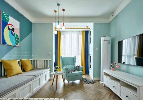 北欧灰绿色墙面乳胶漆客厅效果图墨绿色窗帘搭配什么颜色沙发家具
