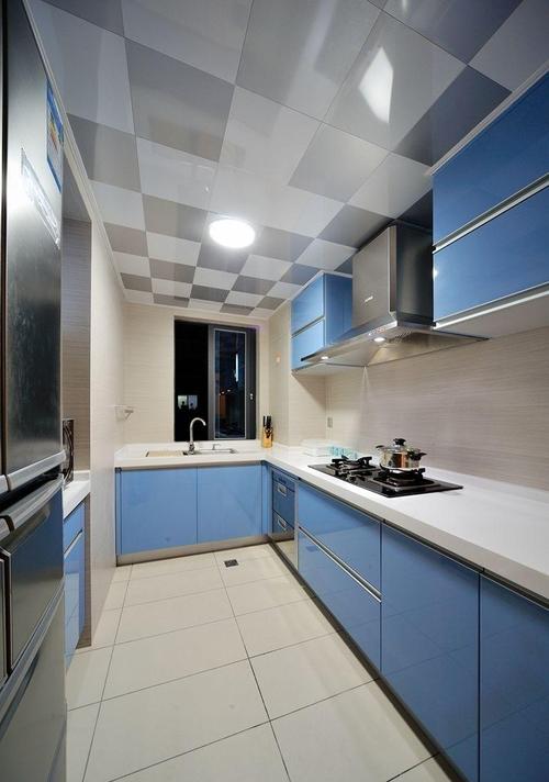 现代简约三居室厨房橱柜装修效果图欣赏