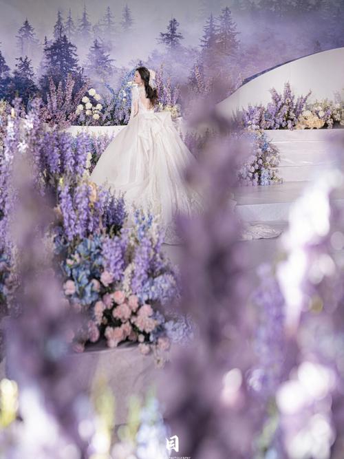 一场薰衣草庄园的婚礼梦幻紫