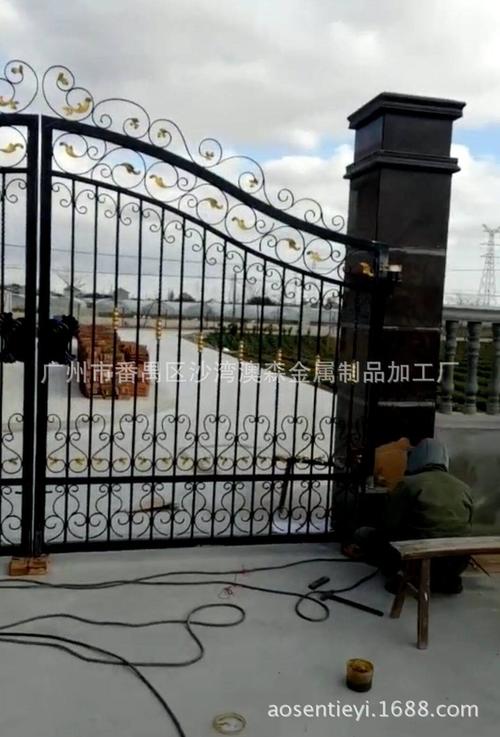 广东厂家定做新农村庭院铁门简单实用实心方钢手动双开烤漆铁大门