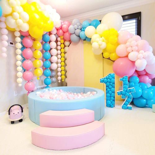 家庭版气球派对用客厅改造的一岁半宝宝宴