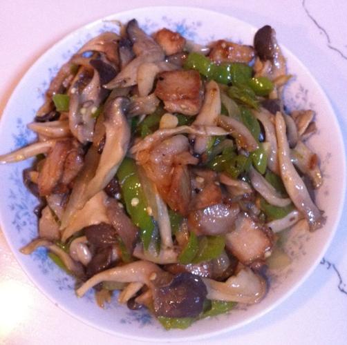 青椒肉片炒蘑菇