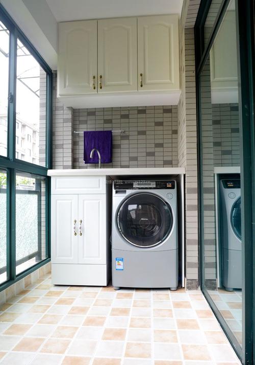 现代风格室内阳台洗衣机装修效果图