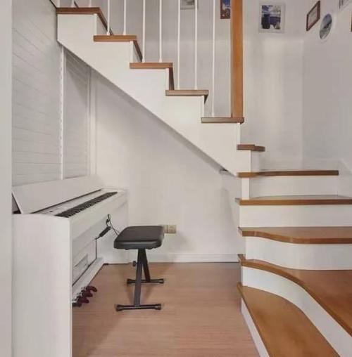有创意的转角楼梯装修设计能提升装修档次复式空间别错过