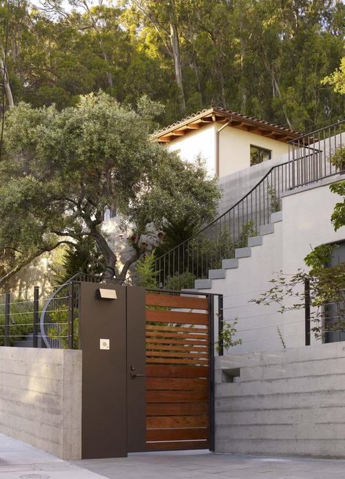 现代风格别墅庭院绿色方形台阶设计装修效果图
