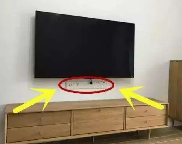 电视背景墙电线插座如何布置