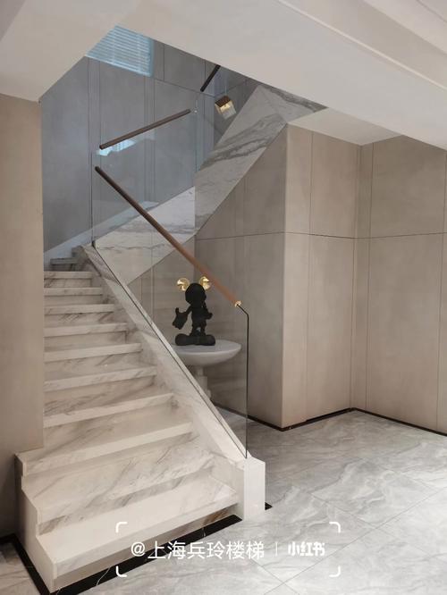 现代简约轻奢风格别墅钢化玻璃楼梯扶手分享