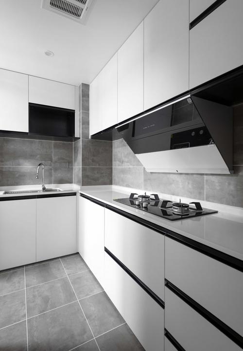 室内厨房装修效果图整体采用极致的黑白灰色调留白是为了让空间更有