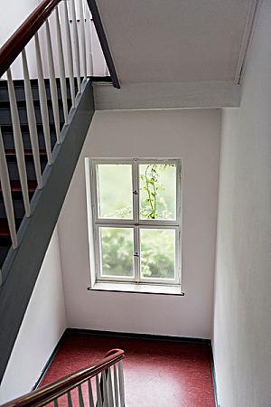 窗户楼梯