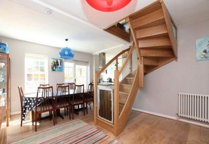 家居复式实木楼梯装修效果图
