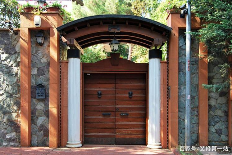 收藏别墅的大门怎么设计木门最有年代感铜门更适合土豪