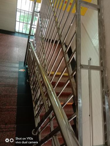 楼梯扶手不锈钢保养后效果