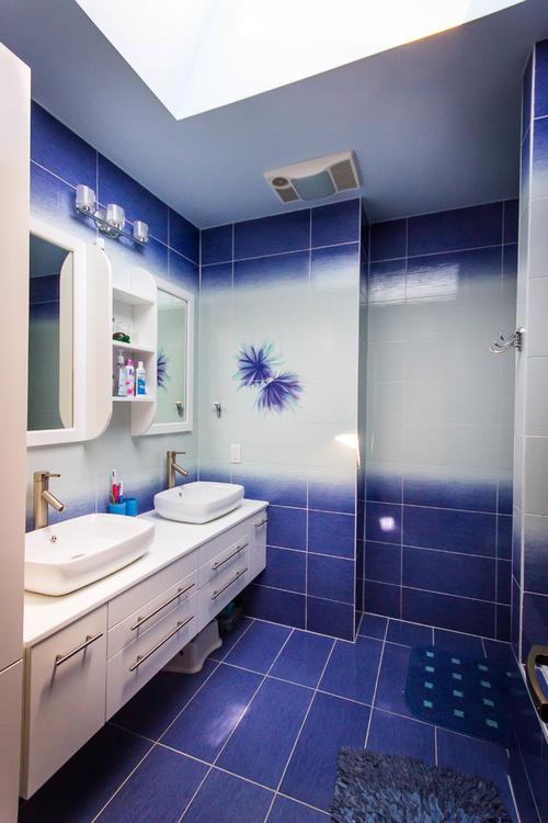 浪漫蓝色系四室两厅两卫卫生间墙面效果图