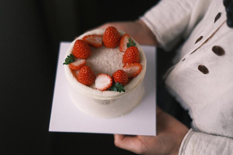 草莓奶油蛋糕迷你草莓草莓奶油蛋糕的装饰