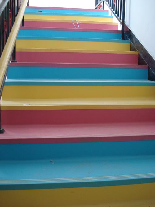 幼儿园防滑楼梯踏步塑胶楼梯地板厂家供货