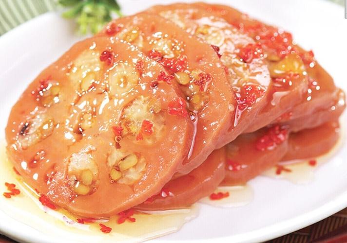 p桂花玫瑰糯米藕是一道美食主要食材包括藕
