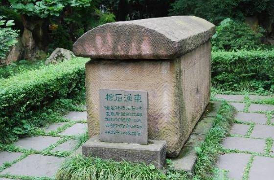 诸葛亮陵墓下一块石碑上面刻有12个字竟预言了千年后的事