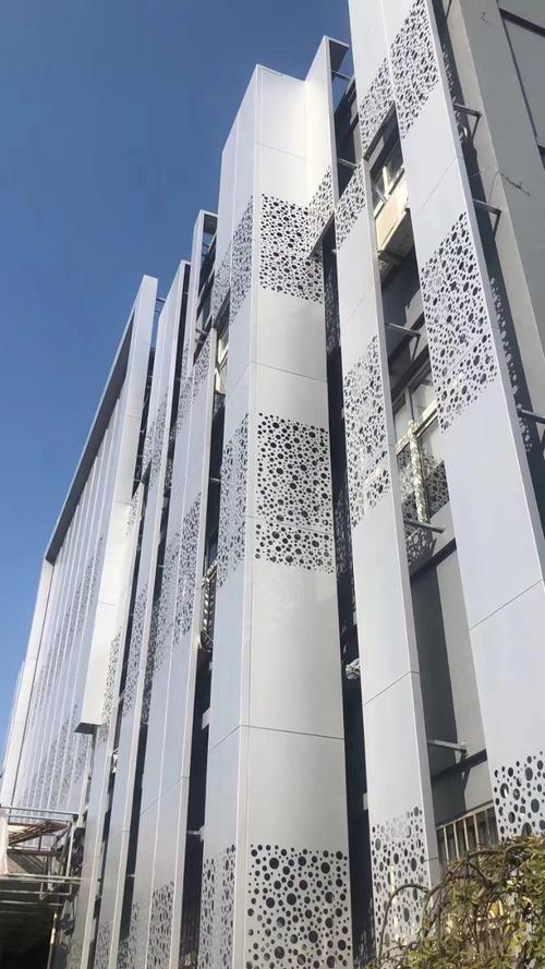 厂家定制白色氟碳冲孔铝单板外墙装饰造型图案冲孔铝板规格齐全