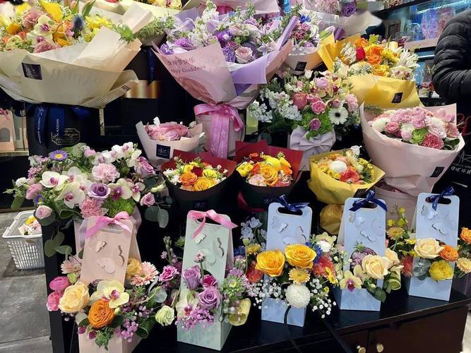 妇女节催热鲜花经济这些花稳占c位花束黄小清玫瑰