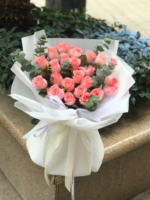 25朵戴安娜粉玫瑰花束