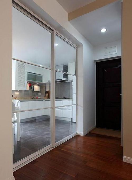 现代风格厨房玻璃推拉门装修效果图现代风格橱柜图片