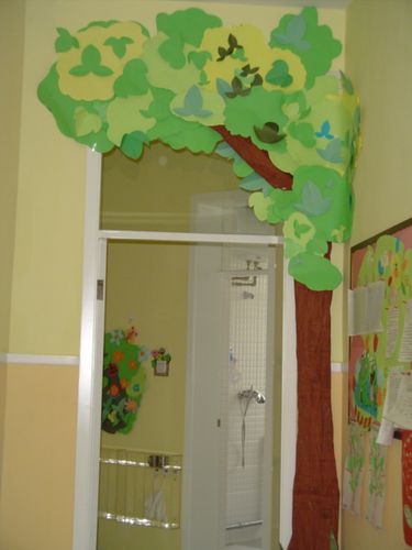 幼儿园门窗装饰大树门