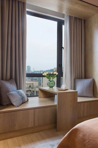用木质来做飘窗的窗台一般适合做飘窗窗台的木材有木地板防腐木