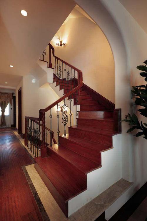 现代简约三居室玄关楼梯装修效果图大全