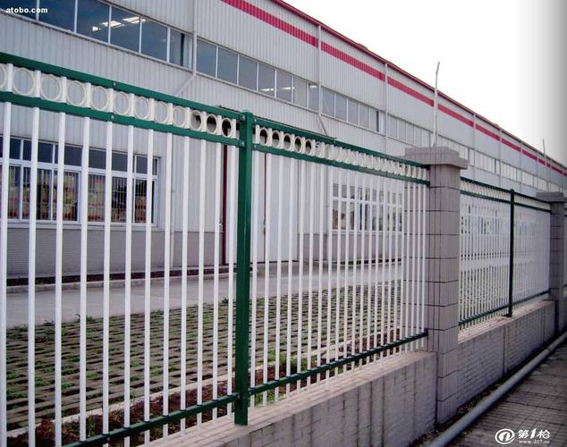 广东珠海厂区外围墙栏杆铸铁别墅围栏飘窗阳台护栏厂家学校护栏