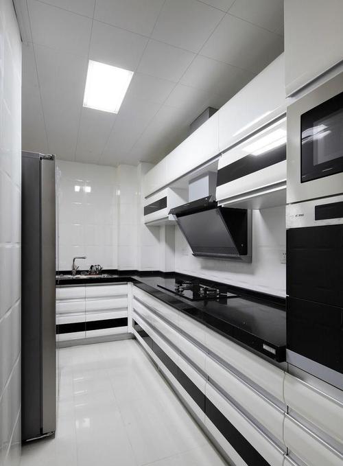 现代简约时尚黑白厨房橱柜效果图