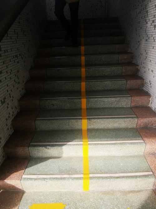 楼梯分界线