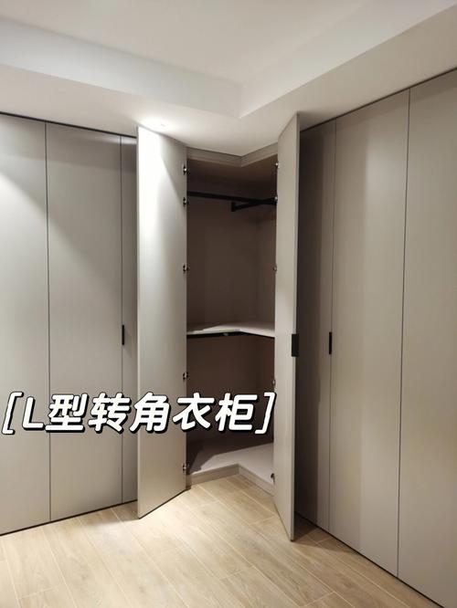 平开门转角定制柜衣柜通过转角延伸到另一个墙面保持整体的视觉效果