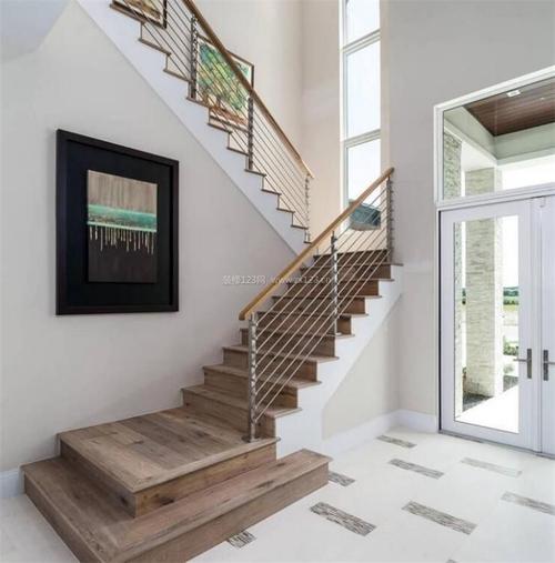室内进门美步楼梯设计图片欣赏2021