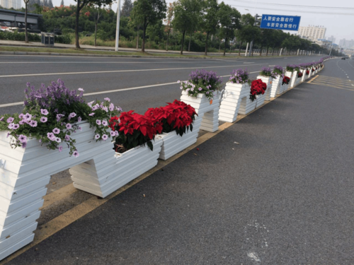 城市道路花箱护栏存在的必要性