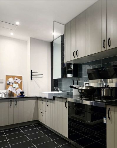 设计了开放式的厨房厨房与卫生间干区连接