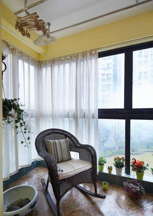美式风格三居室阳台窗帘装修效果图
