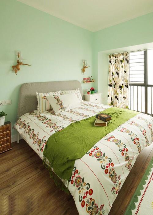 小房间卧室布置绿色墙面装修效果图片