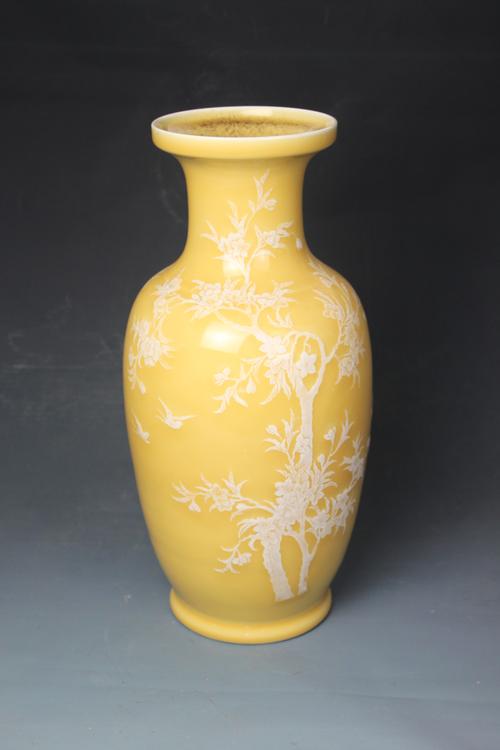 厂瓷《黄釉堆花爆竹瓶》