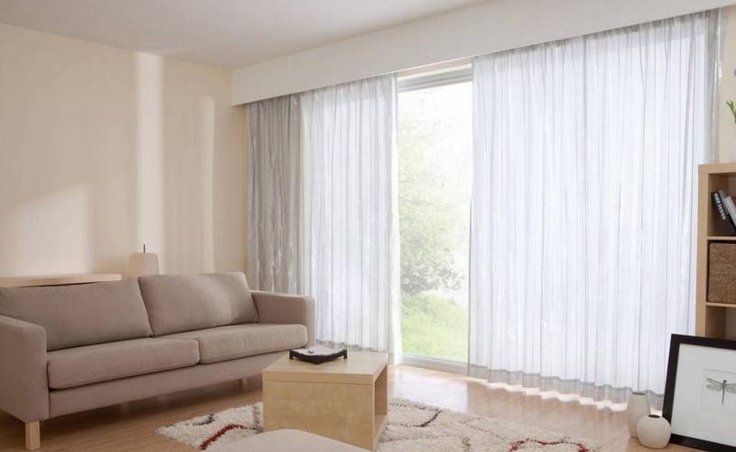 现代风格loft公寓客厅窗帘装修效果图