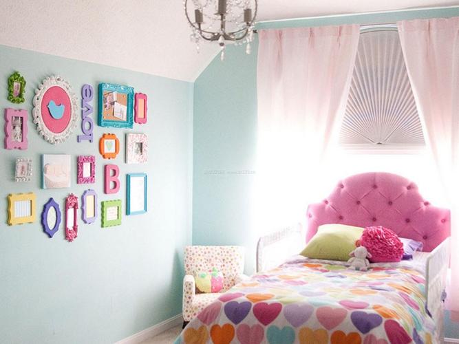 温馨浪漫儿童卧室床头背景墙布置效果图