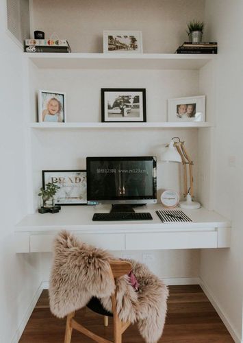 5平米小书房家庭办公室书柜电脑桌设计