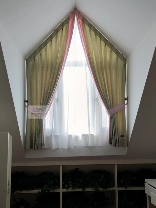 异形窗户怎样设计窗帘异形窗户的窗帘要如何搭配才好看