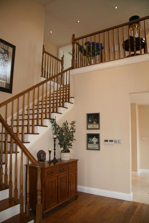美式风格复式别墅楼梯装修效果图