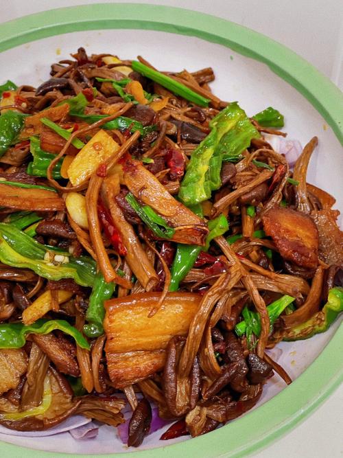 干锅茶树菇超级下饭的家常菜做法来啦
