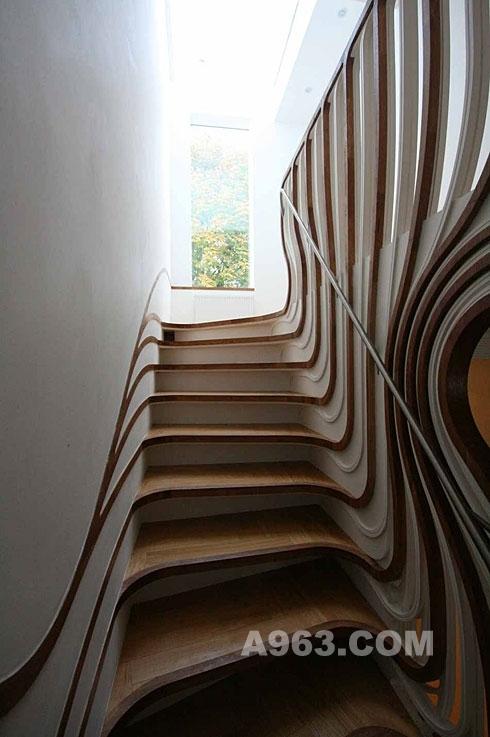 让人产生错觉的木头楼梯设计atmos