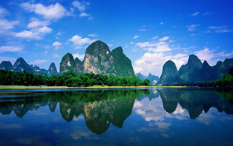 3漓江景区位于桂林市灵川县旅游资源极其丰富.